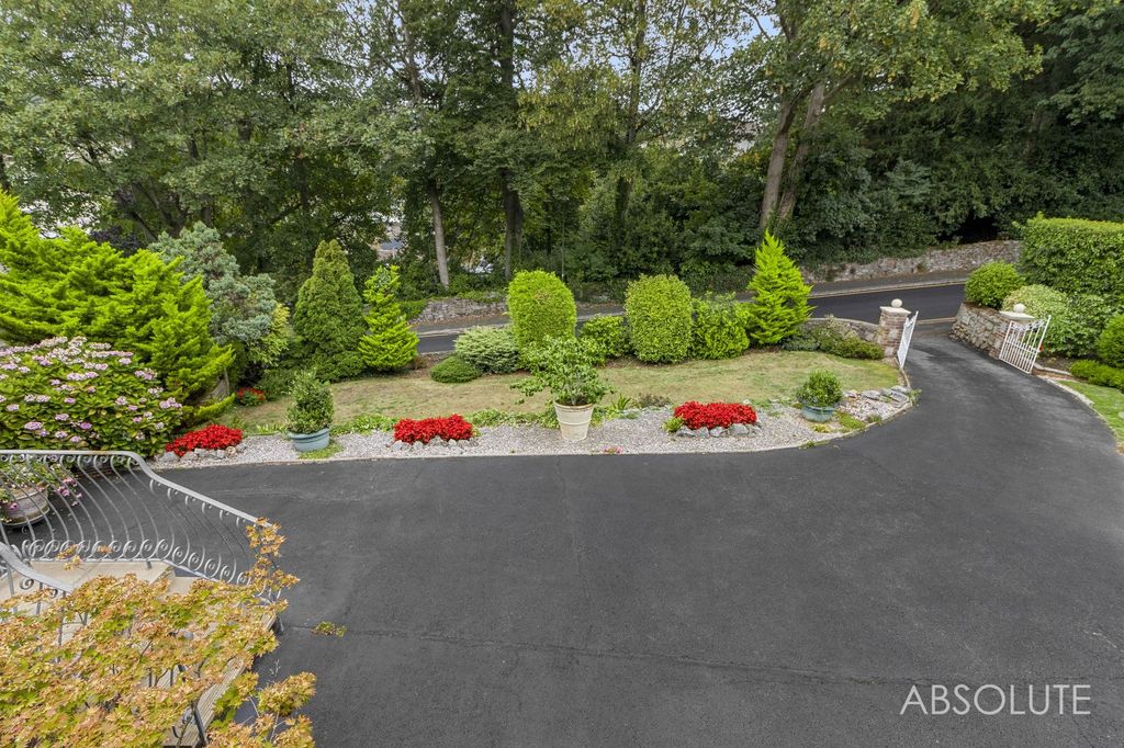 Property photo 3 of 27