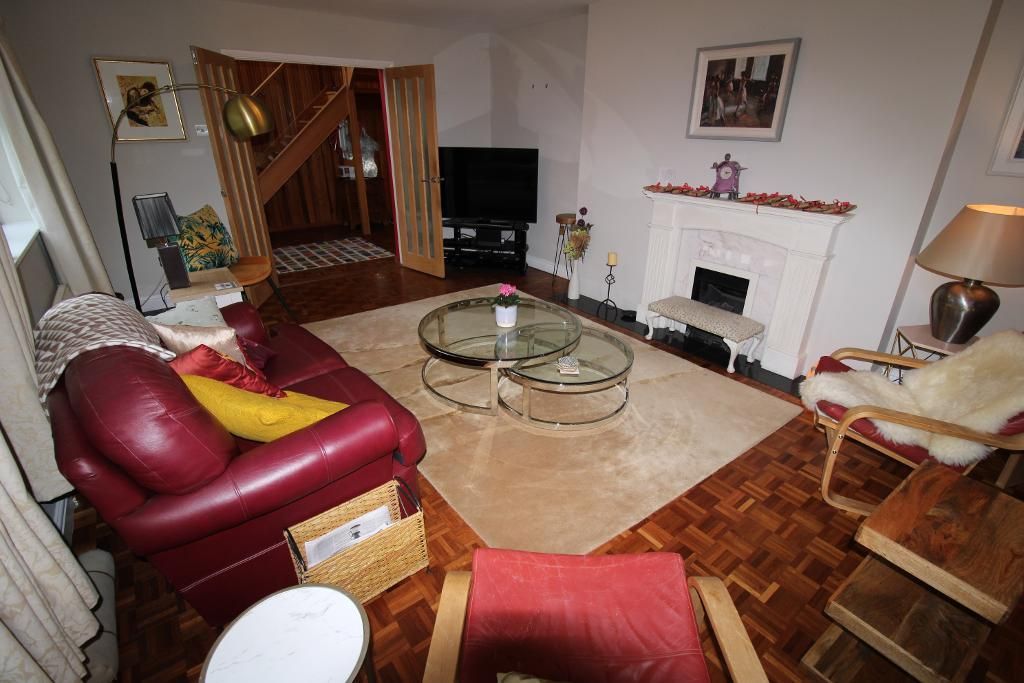 Property photo 3 of 22 Lounge