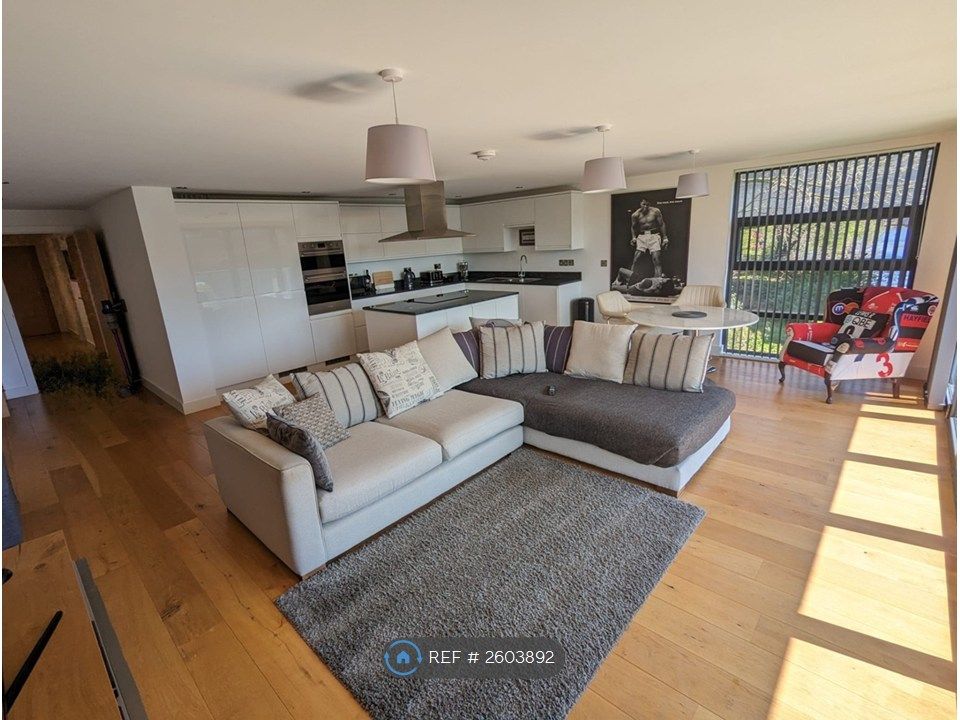 Property photo 3 of 10 Living Area