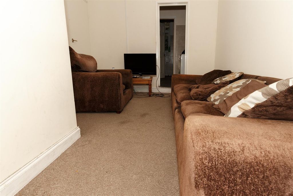 Property photo 3 of 4 Cosy Lounge Area With Comfortable Plush Seating...