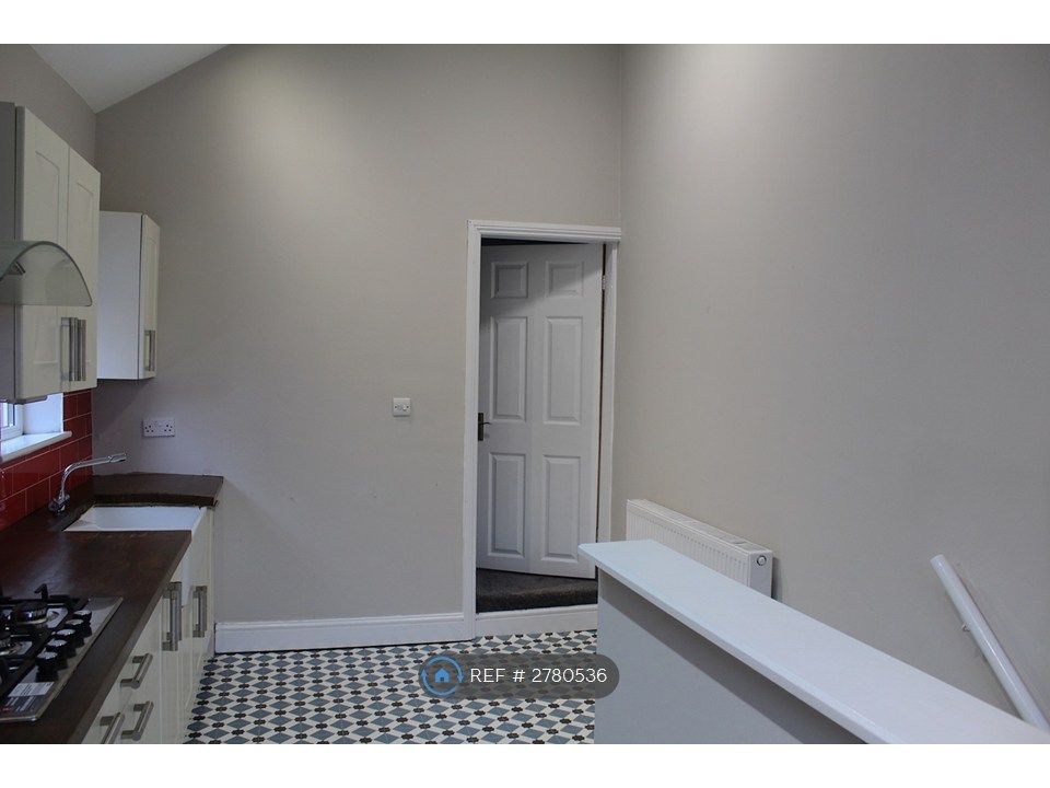 Property photo 2 of 18 Kitchen