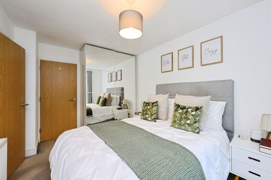 Property photo 3 of 19 Pbox-Img.Jpg