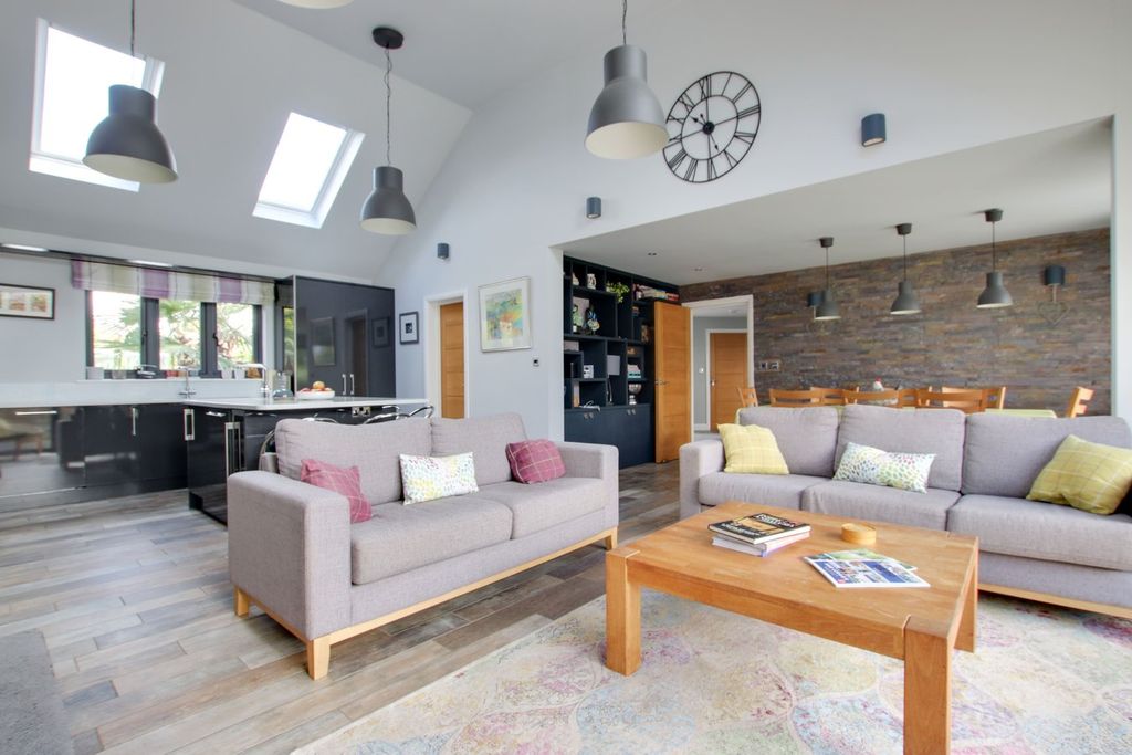 Property photo 2 of 19