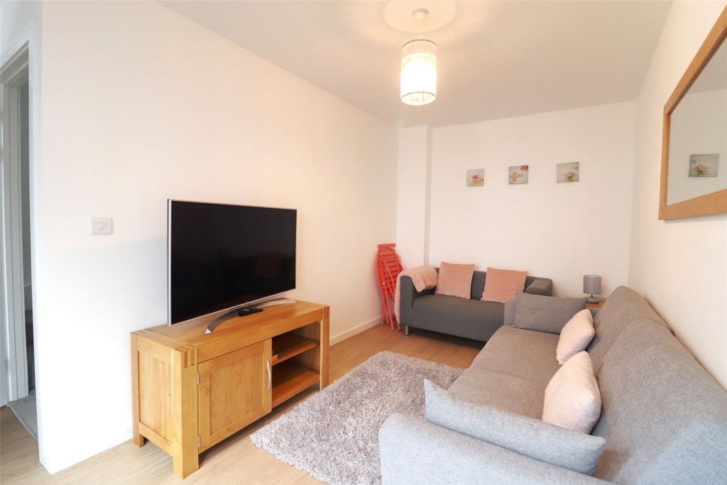 Property photo 3 of 13 3 - Picture No. 06