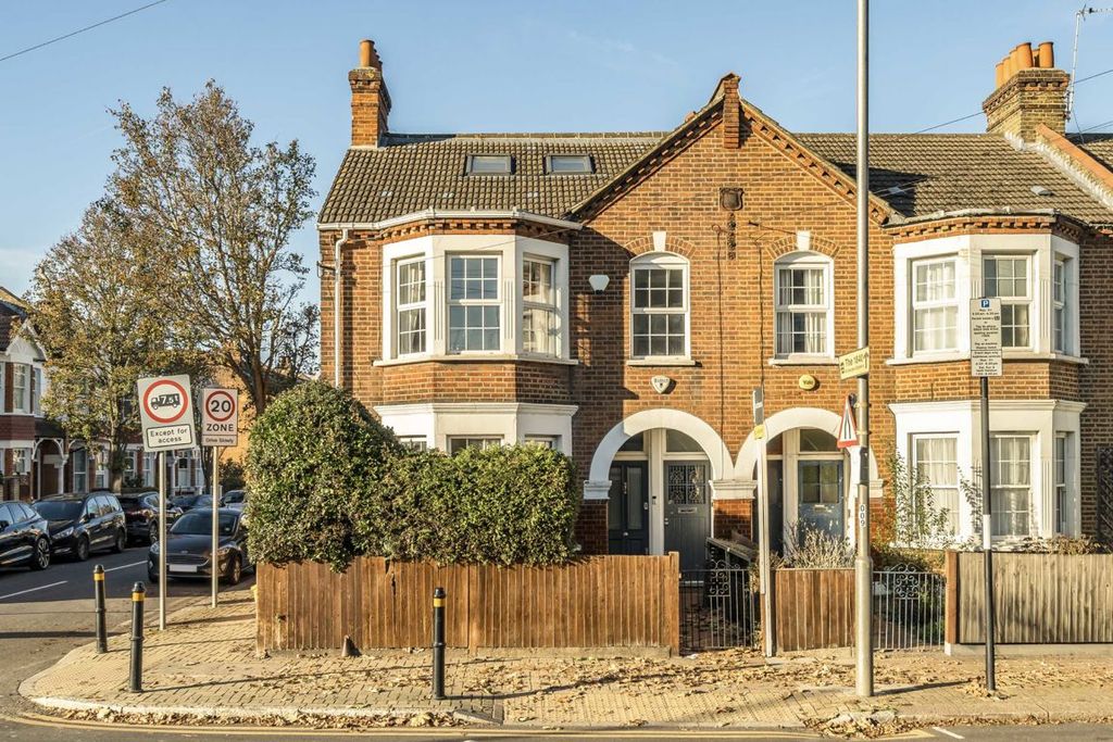 Property photo 1 of 8