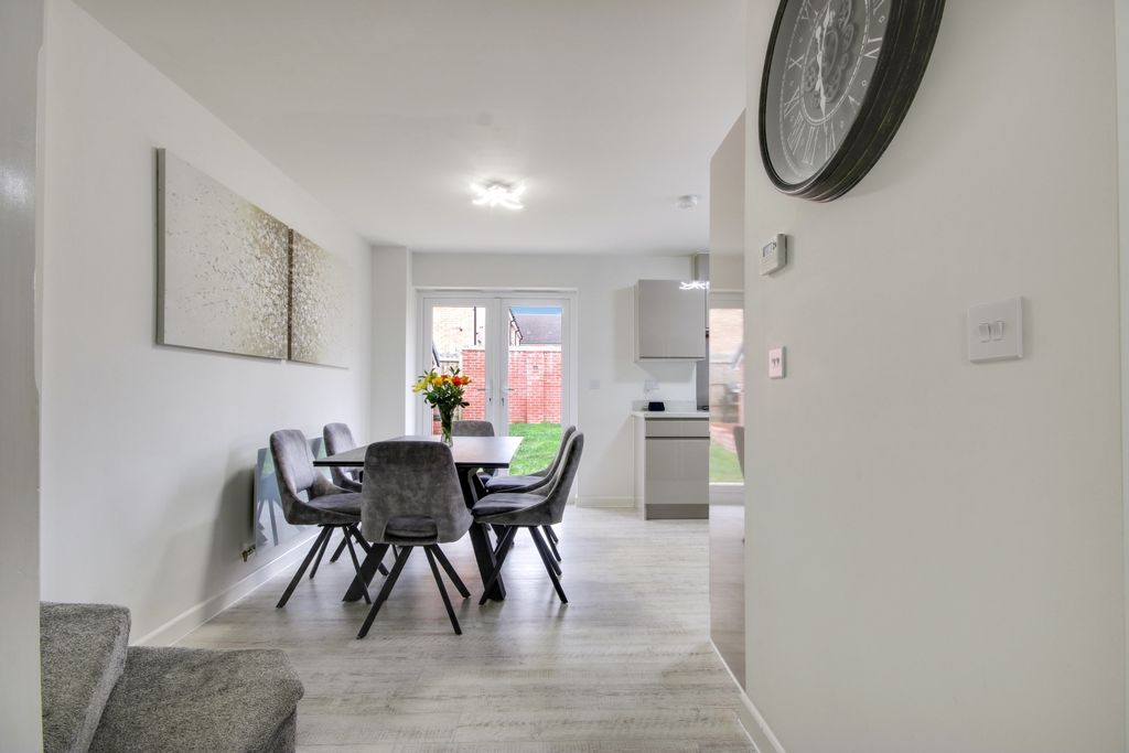 Property photo 2 of 19 Img_3572-Img_3574
