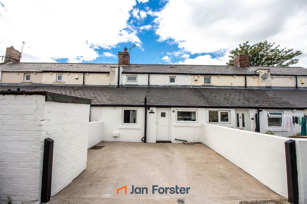 Property photo 1 of 11 Front External