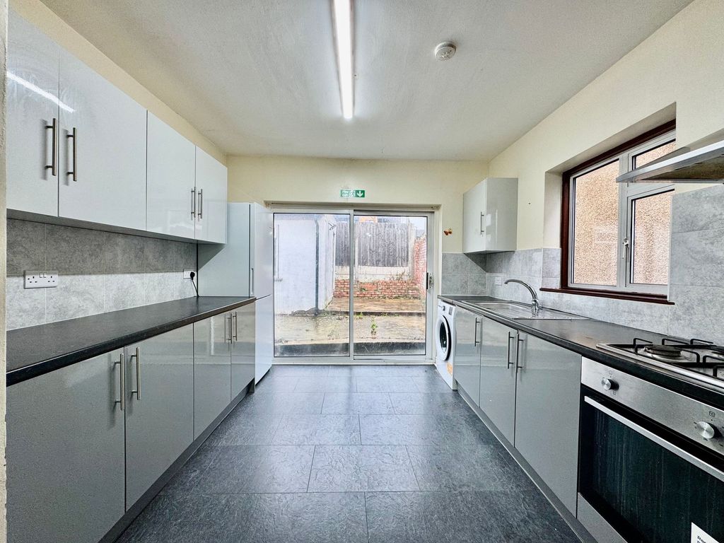 Property photo 2 of 18 Kitchen