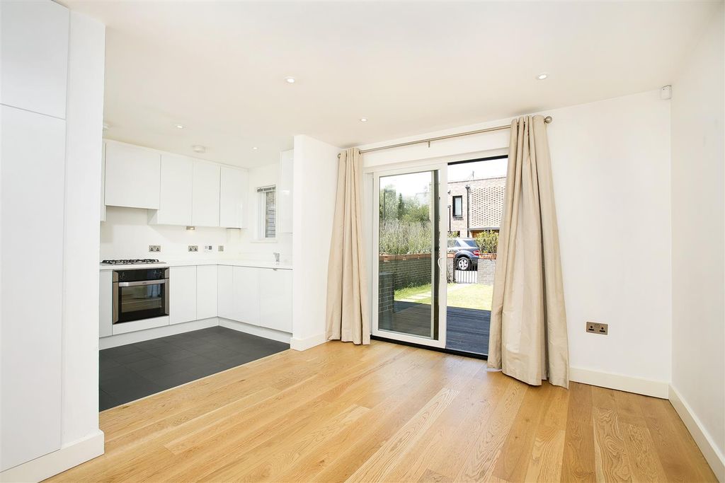 Property photo 2 of 9