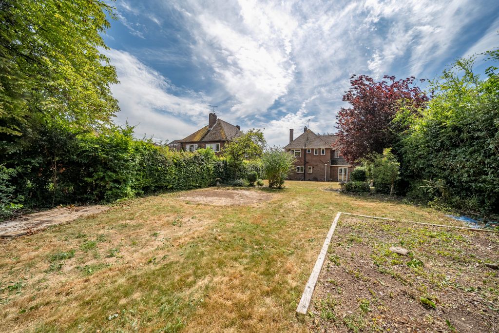 Property photo 2 of 25