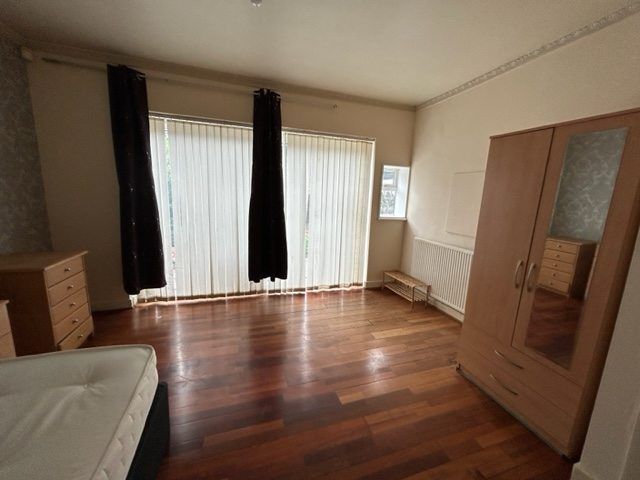 Property photo 1 of 6 Room