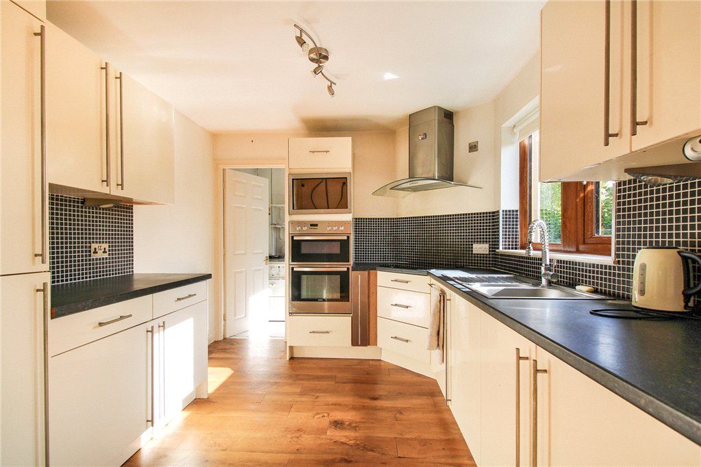 Property photo 2 of 18 Kitchen