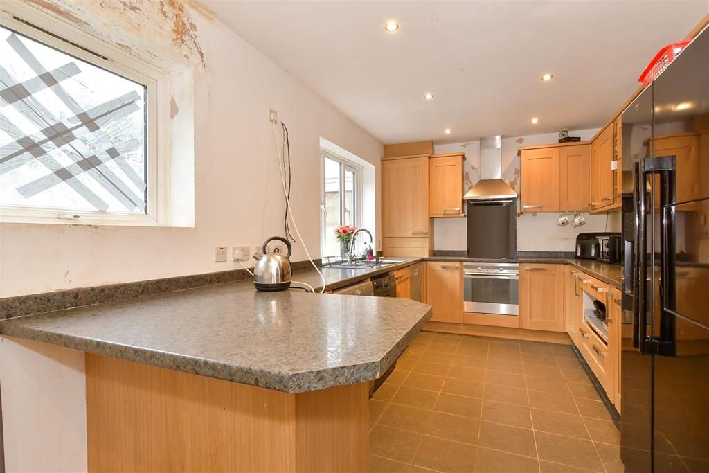 Property photo 3 of 5 Kitchen