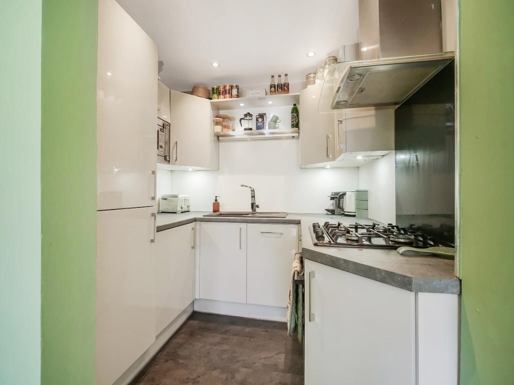 Property photo 3 of 17 Kitchen