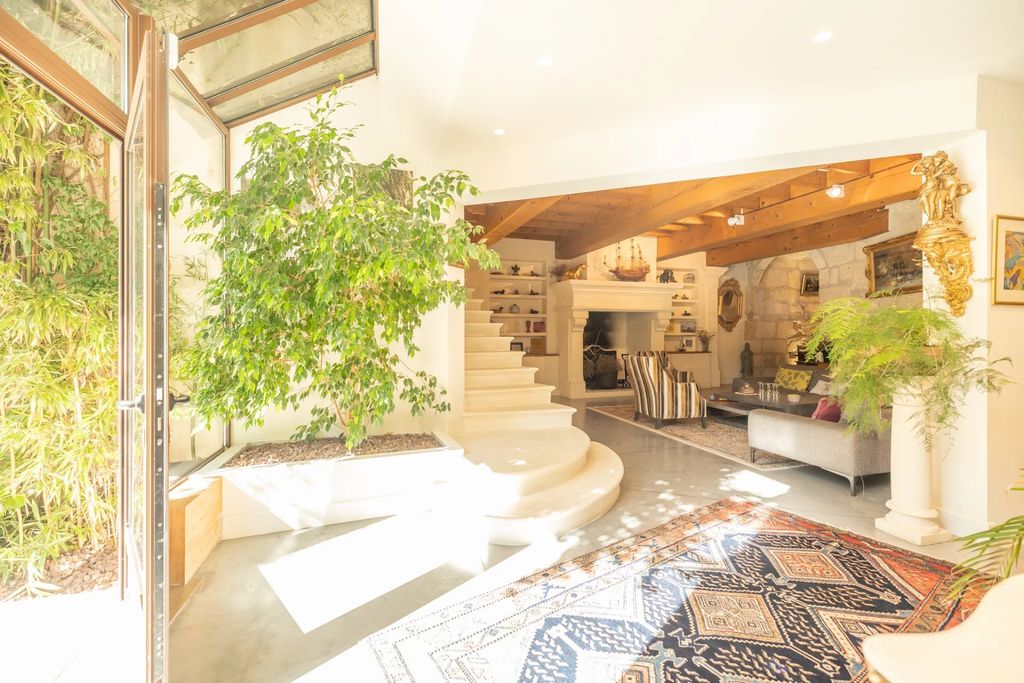 Property photo 2 of 12