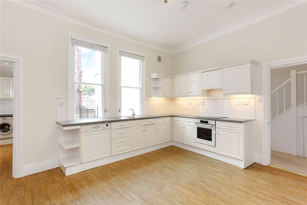 Property photo 2 of 9 Kitchen