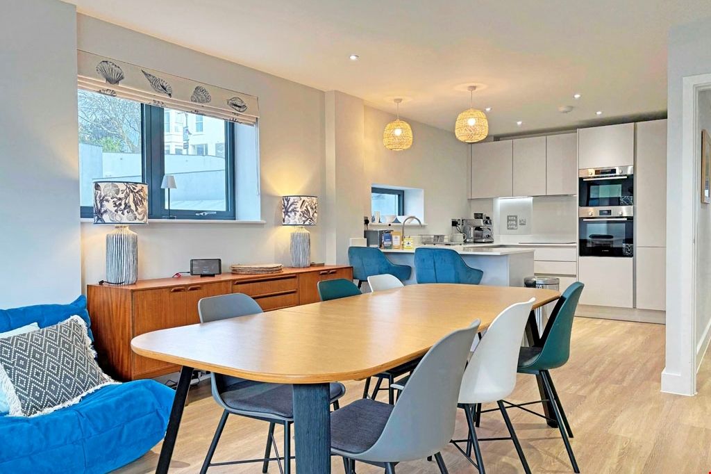 Property photo 3 of 10 Ad157E77-01c8-4d1F-Af06-2c12573d4218