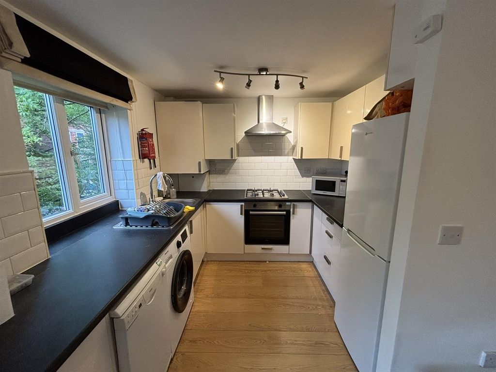 Property photo 2 of 16 Kitchen