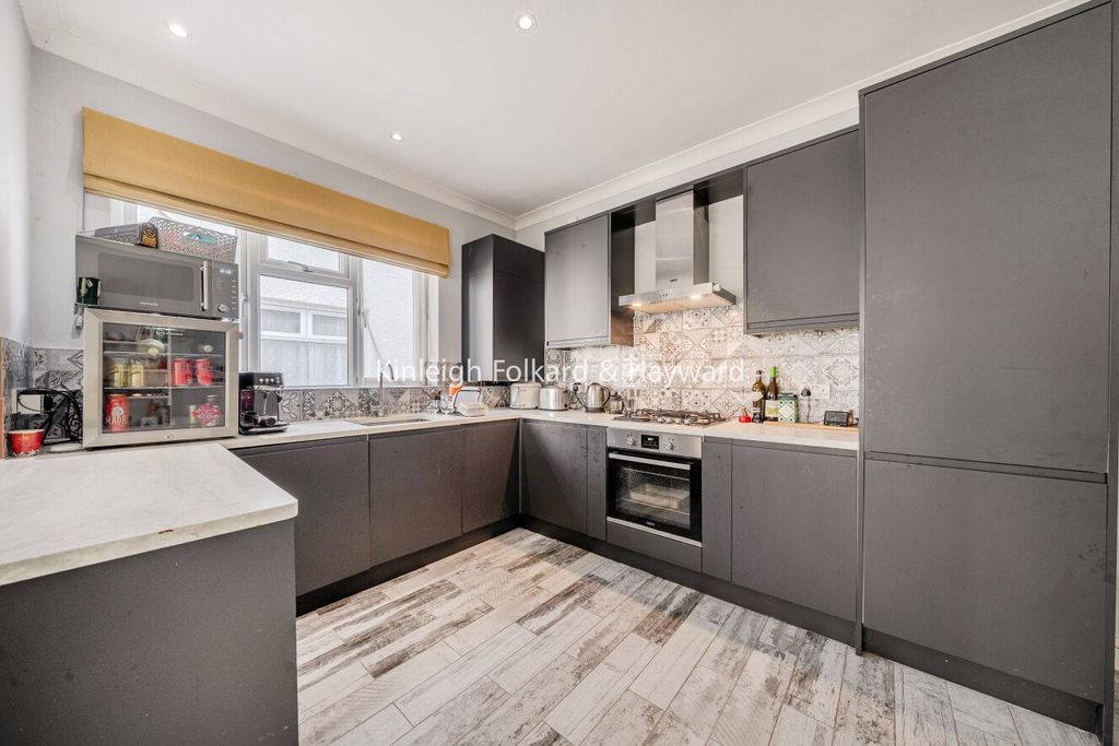 Property photo 3 of 16 Picture No. 16