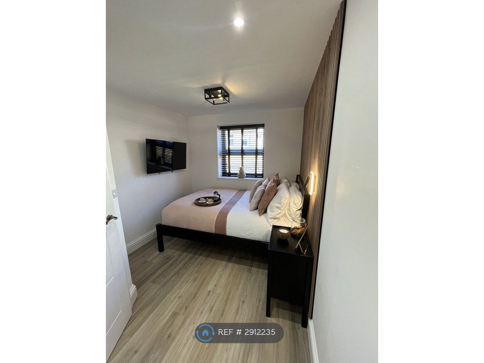 Property photo 2 of 20 Room 2
