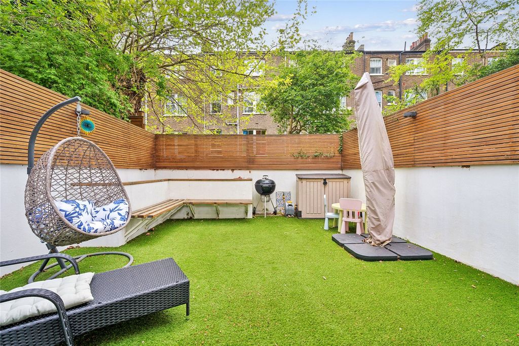 Property photo 2 of 16 Garden