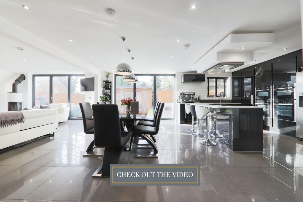 Property photo 2 of 18 3678814