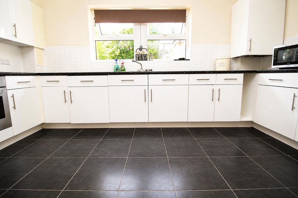 Property photo 3 of 15 Kitchen