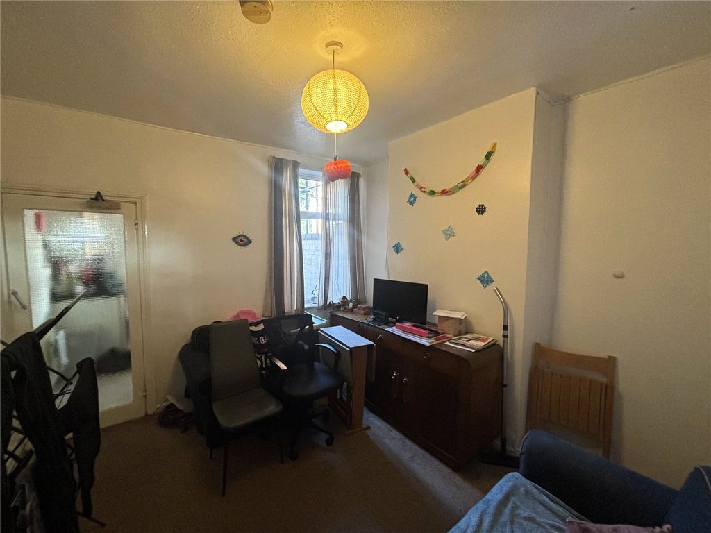 Property photo 3 of 15 Lounge