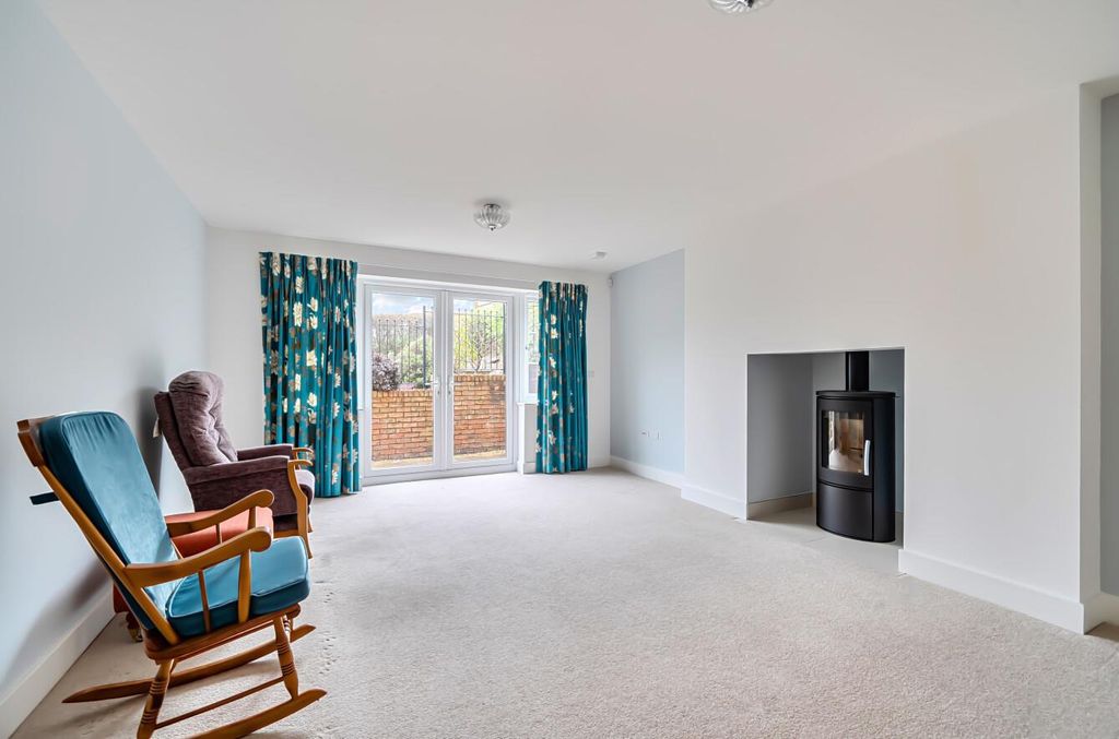 Property photo 2 of 26 Seddons Tiverton
