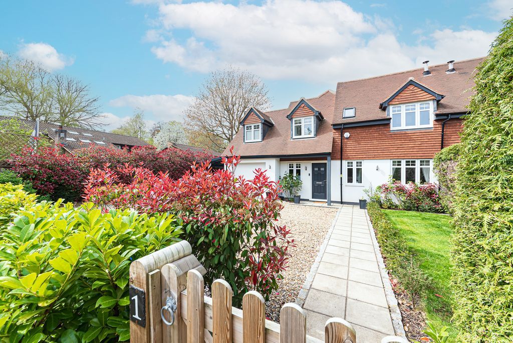 Property photo 1 of 30 Front Aspect