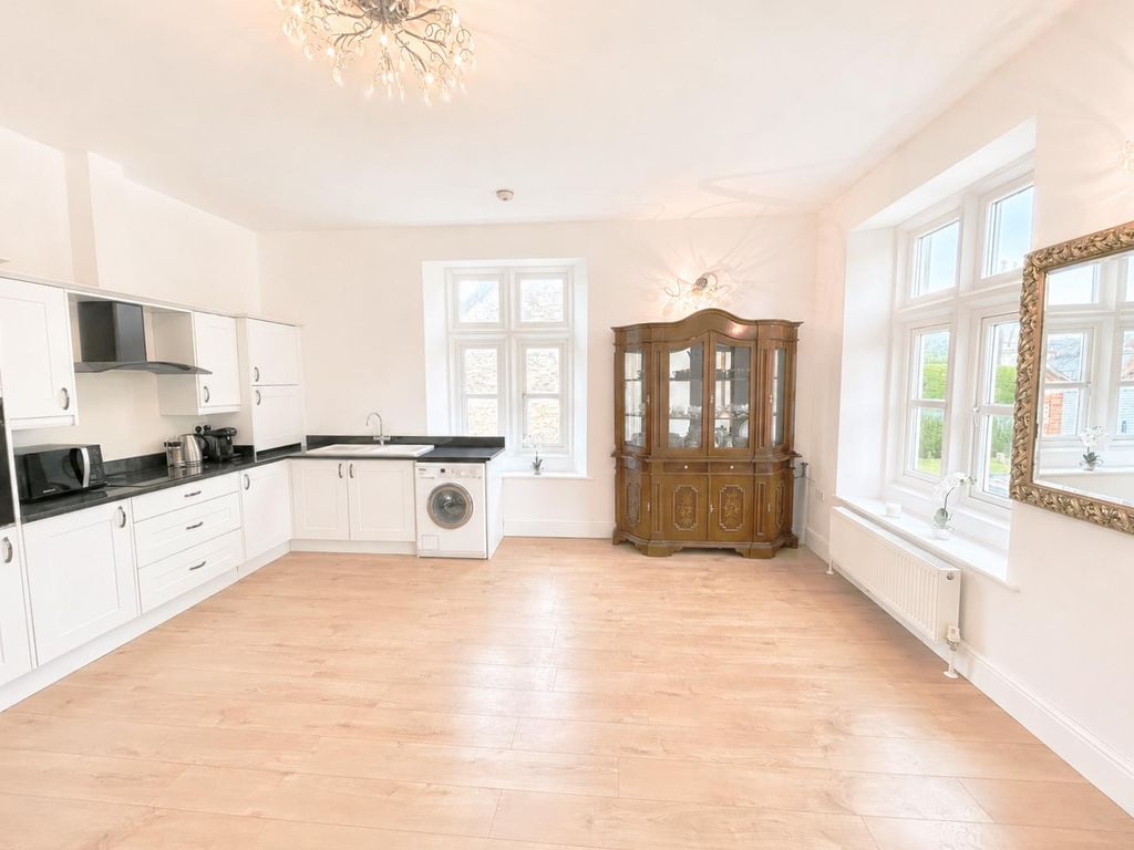 Property photo 3 of 12 25d5d0E1-3E0d-4d6F-91E4-F8Ada33183F6.Png