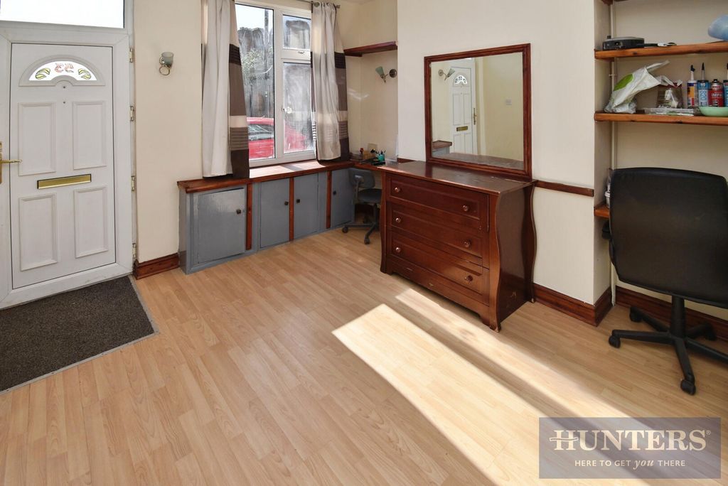 Property photo 1 of 10 Living Room