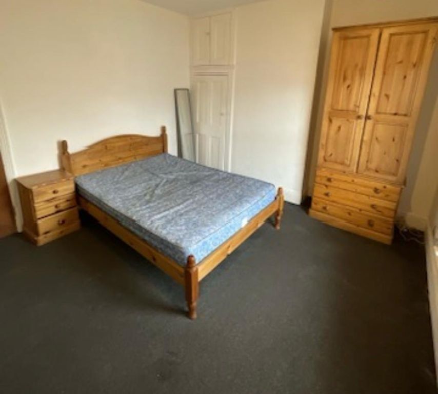 Property photo 3 of 11 Room 4