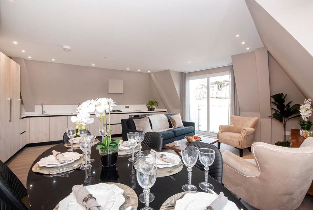 Property photo 1 of 11 Main-Image-425