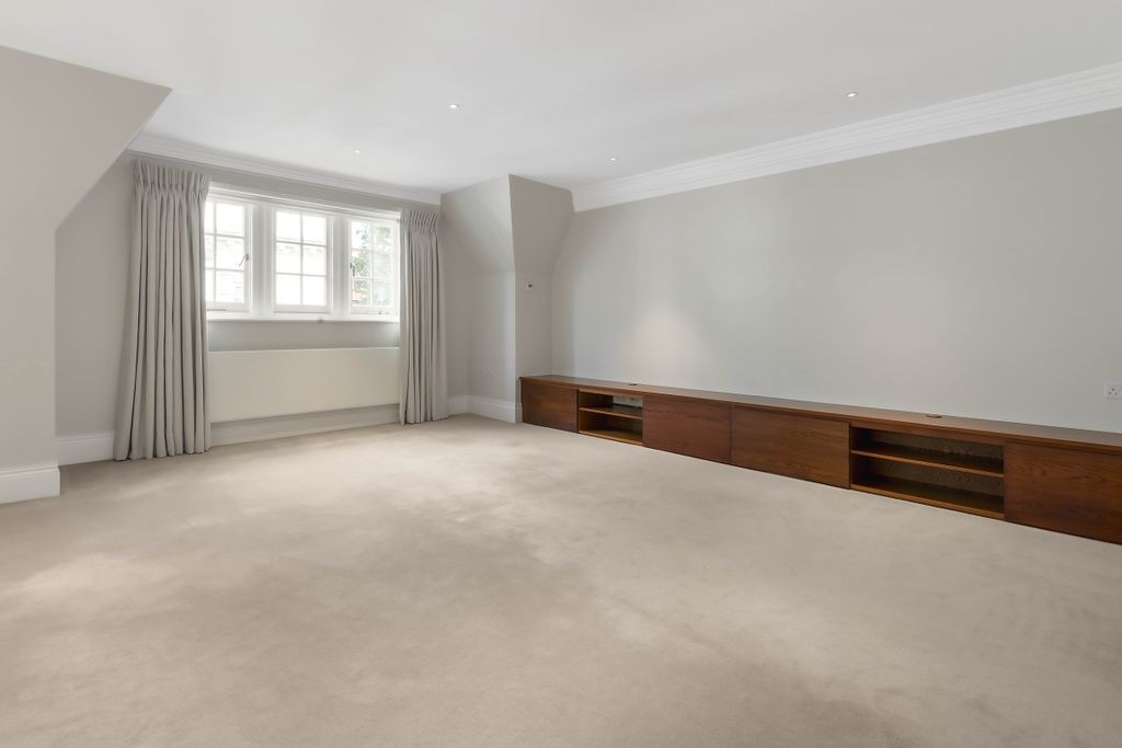 Property photo 2 of 7 Lower Sloane Street