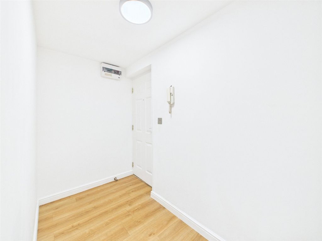 Property photo 2 of 9 Picture No. 13