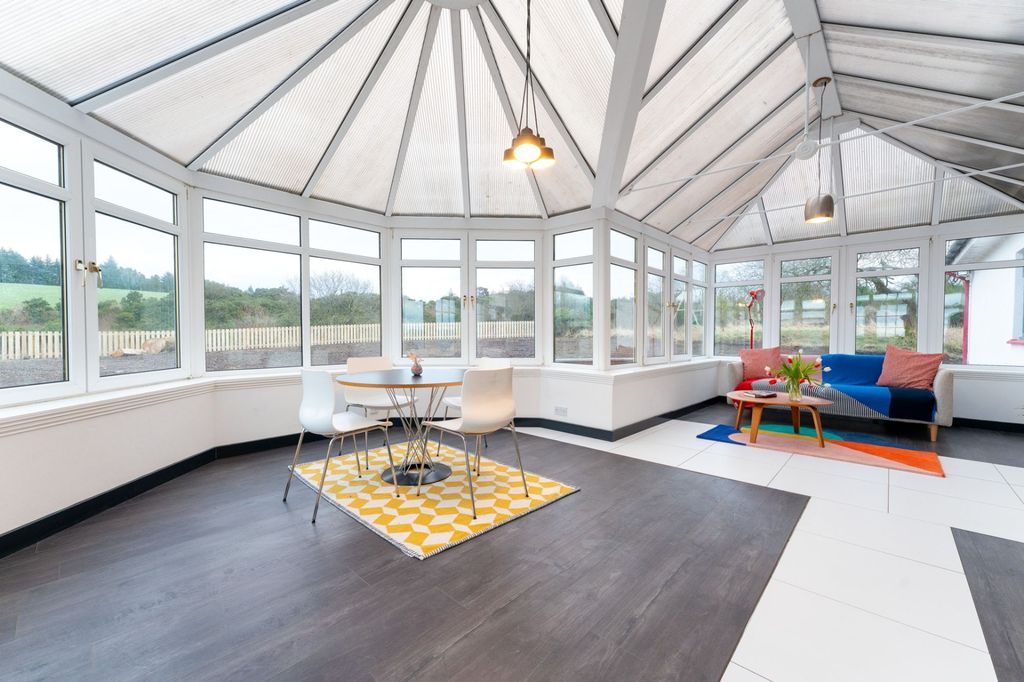 Property photo 2 of 33