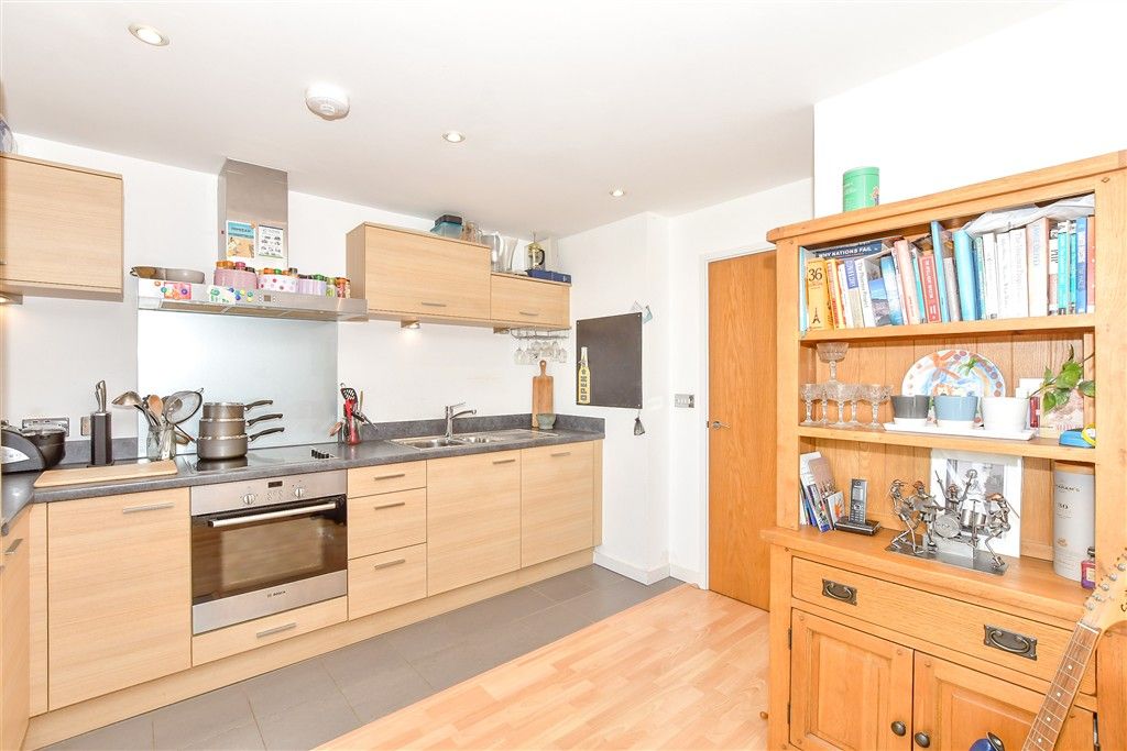 Property photo 3 of 10 Lounge/Kitchen