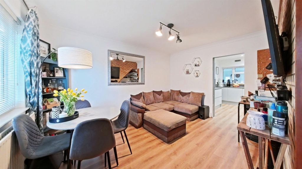 Property photo 2 of 14 Lounge/Diner