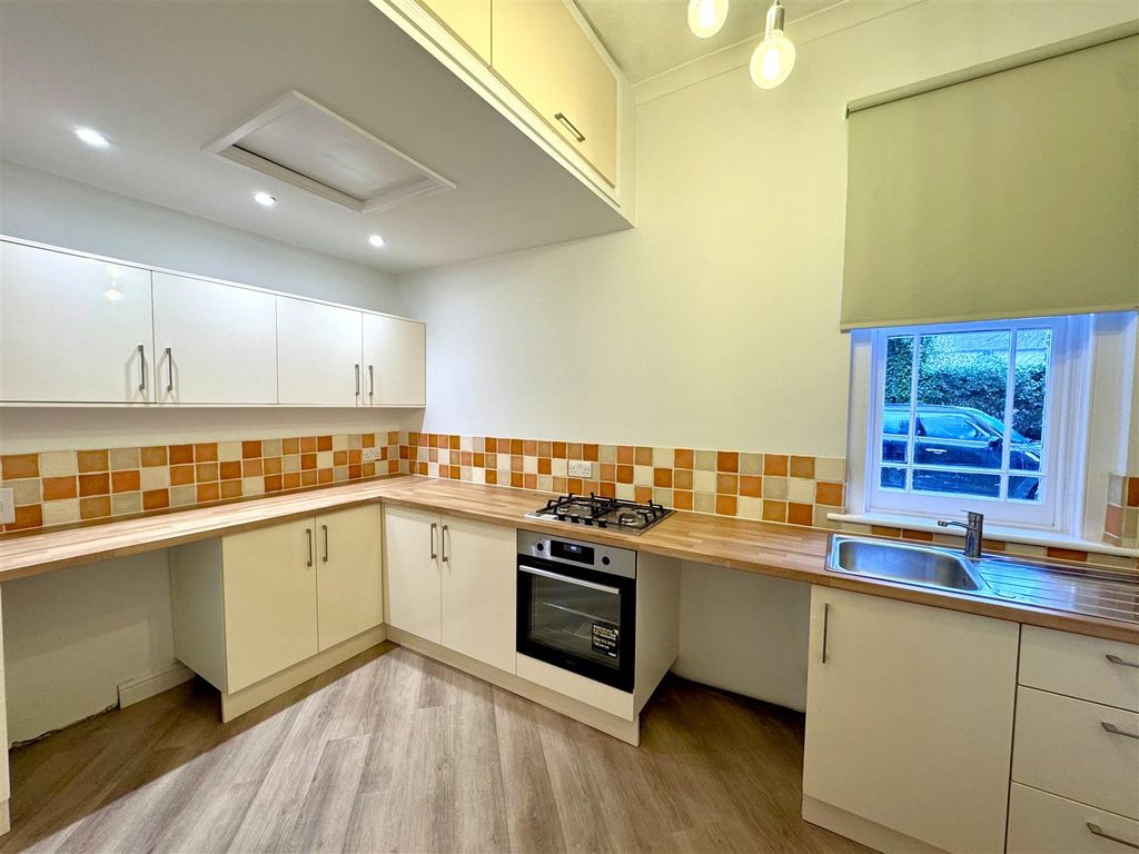 Property photo 3 of 21 Kitchen