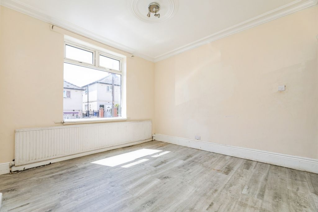 Property photo 3 of 17 Photo