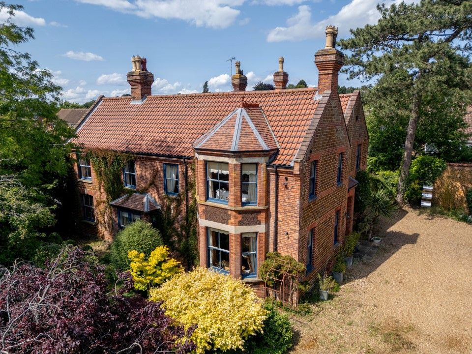 Property photo 1 of 33