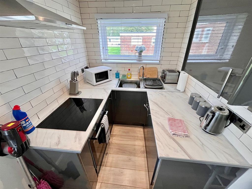 Property photo 3 of 7 Kitchen Area