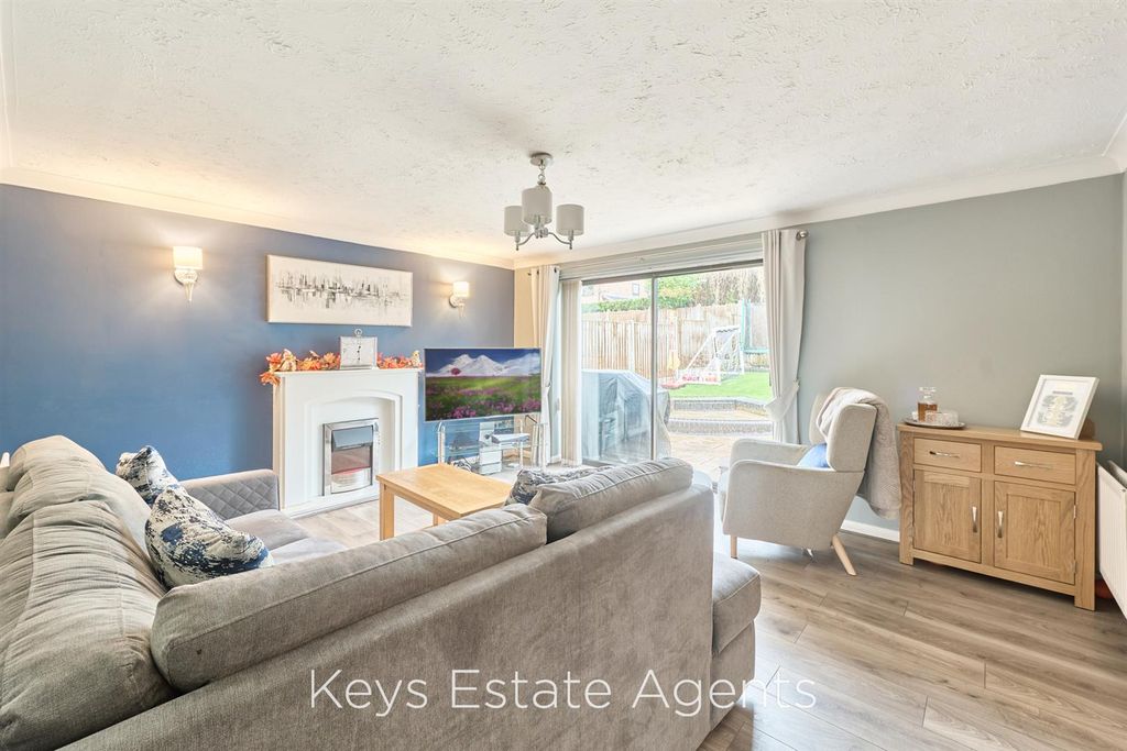 Property photo 3 of 30 P1609443_Hdr.Jpg