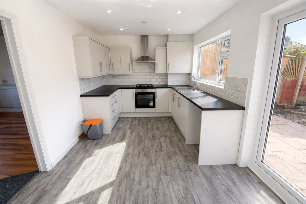 Property photo 3 of 7 Photo 7