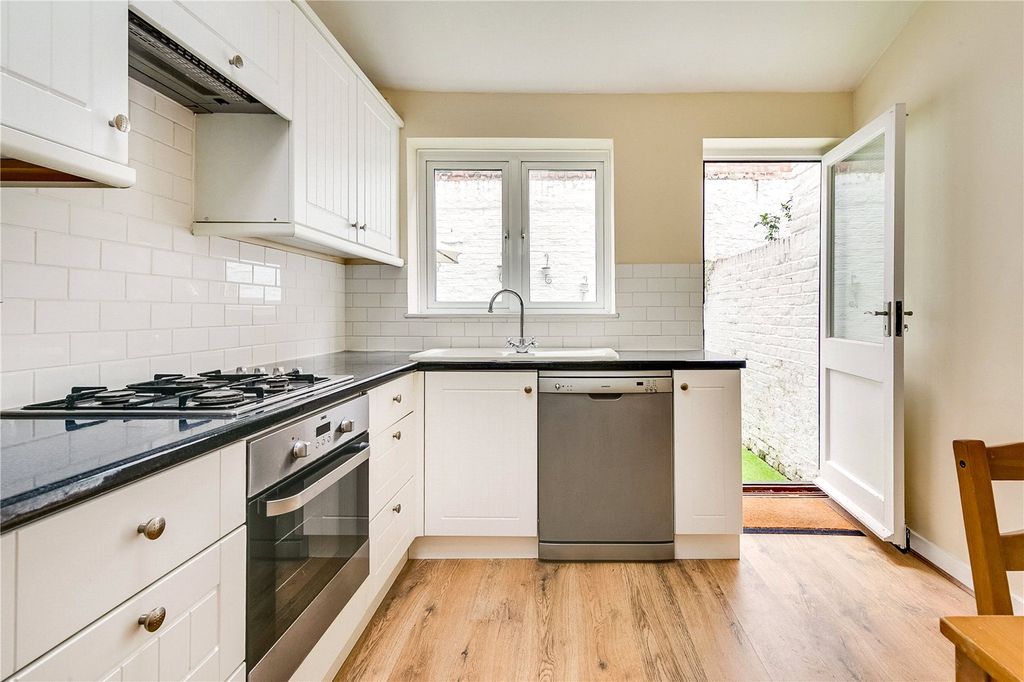 Property photo 3 of 7