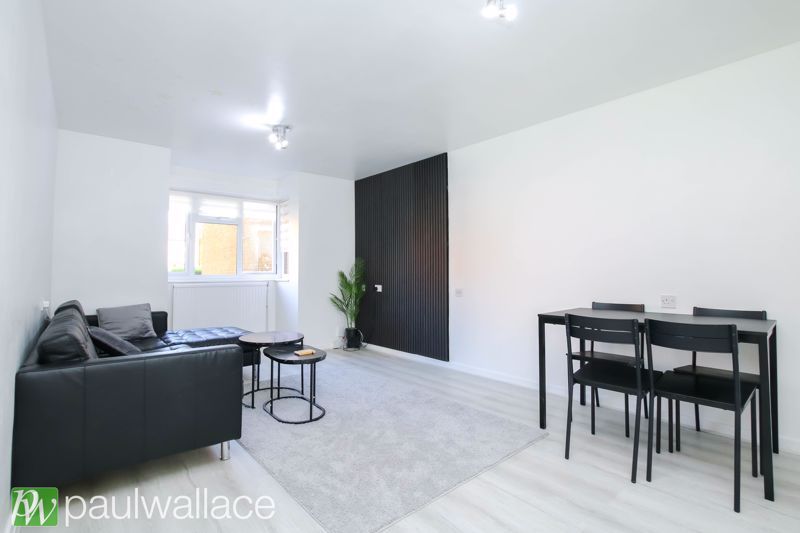Property photo 1 of 8 Lounge / Diner