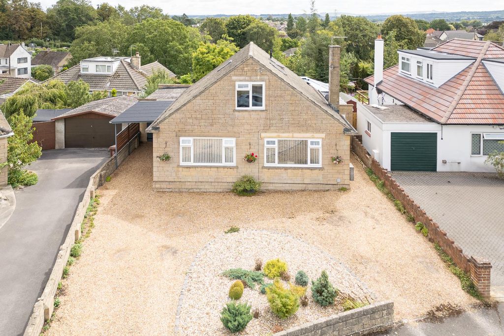 Property photo 1 of 37 4 Ridings Mead-4.Jpg