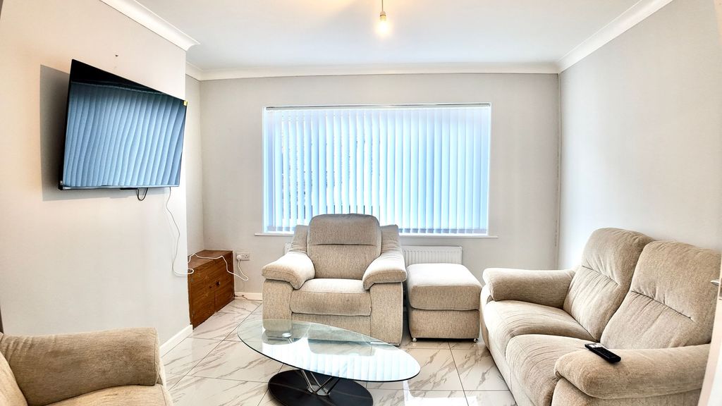 Property photo 2 of 27