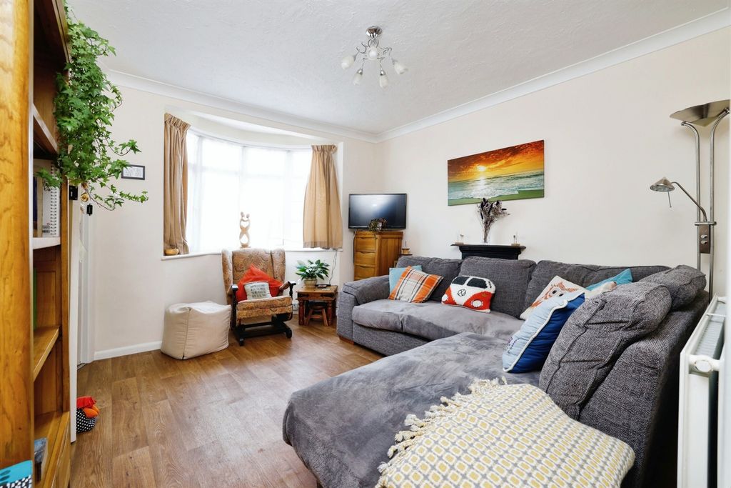 Property photo 2 of 17